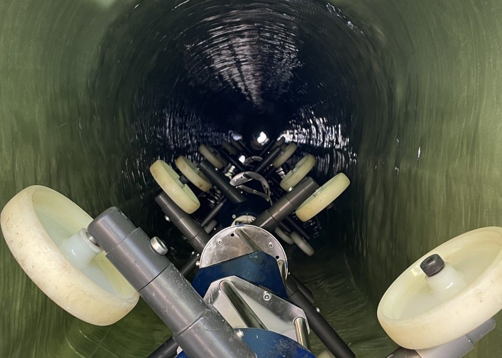 UV-Lichterkette im Grabendurchlass