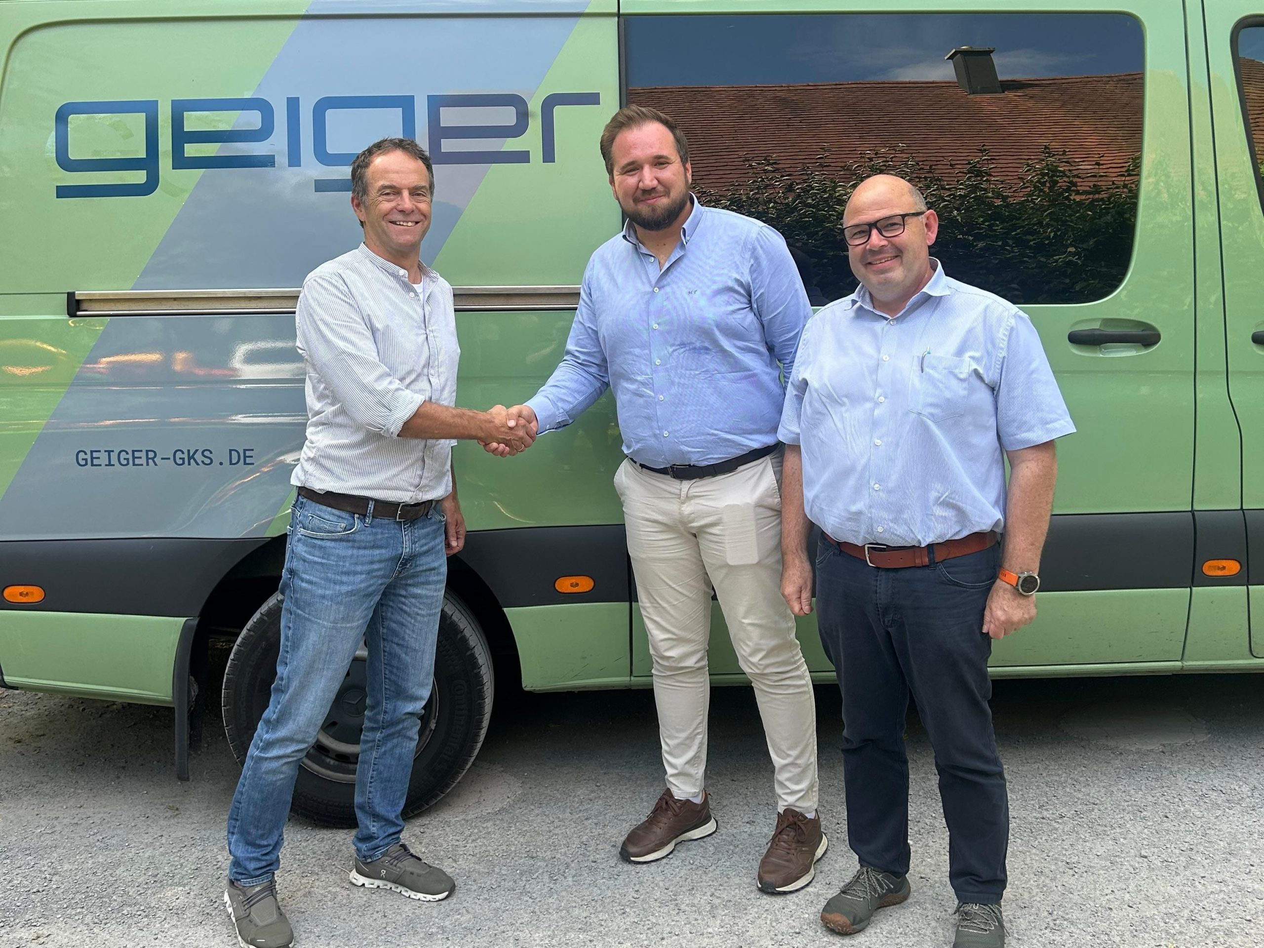 Willi Geiger, Muharrem tekin und Marco Eich freuen sich über die Eröffnung des neuen Standorts