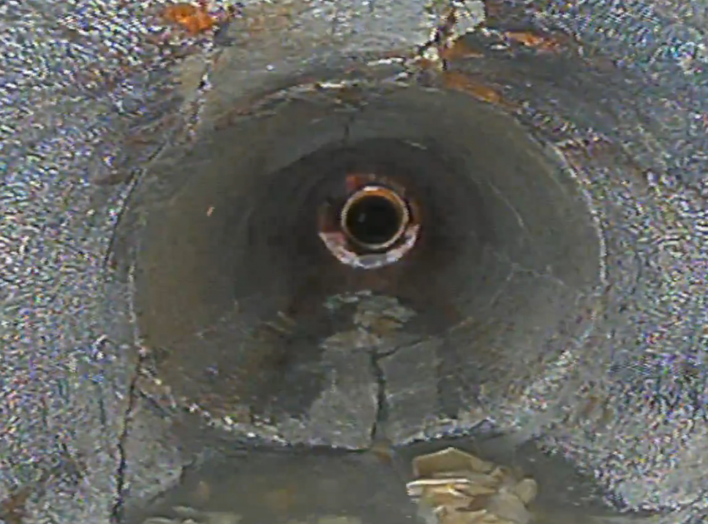 Verformtes Rohr vor der Sanierung